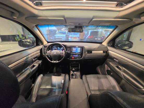 MITSUBISHI-OUTLANDER-3.0 GT 4X4 V6 24V GASOLINA 4P AUTOMÁTICO MITSUBISHI-OUTLANDER-2013