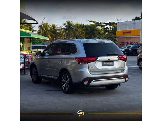 MITSUBISHI-OUTLANDER-2020