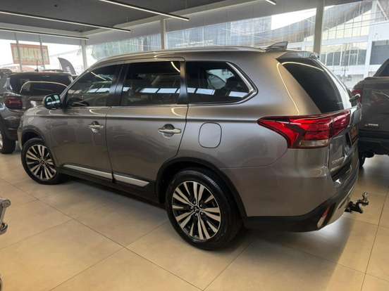 MITSUBISHI-OUTLANDER-3.0 MIVEC V6 GASOLINA HPE-S AWD AUTOMÁTICO MITSUBISHI-OUTLANDER-2018