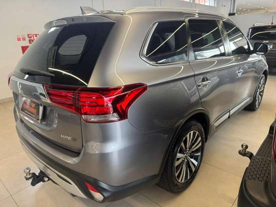 MITSUBISHI-OUTLANDER-3.0 MIVEC V6 GASOLINA HPE-S AWD AUTOMÁTICO MITSUBISHI-OUTLANDER-2018
