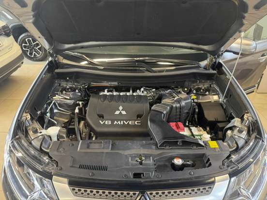 MITSUBISHI-OUTLANDER-3.0 MIVEC V6 GASOLINA HPE-S AWD AUTOMÁTICO MITSUBISHI-OUTLANDER-2018
