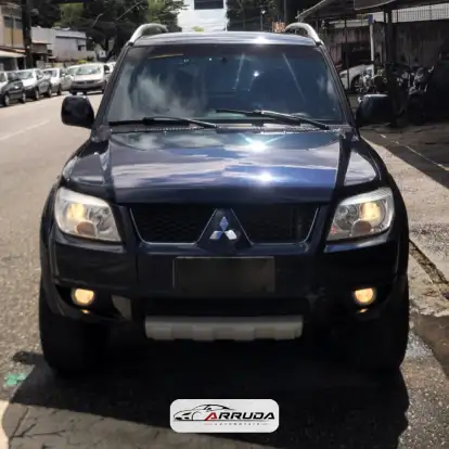 MITSUBISHI-PAJERO-2010