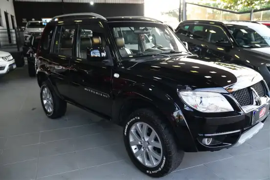 MITSUBISHI-PAJERO TR4-2.0 4X4 16V 140CV FLEX 4P AUTOMÁTICO MITSUBISHI-PAJERO TR4-2010