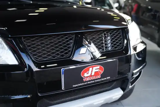 MITSUBISHI-PAJERO TR4-2.0 4X4 16V 140CV FLEX 4P AUTOMÁTICO MITSUBISHI-PAJERO TR4-2010