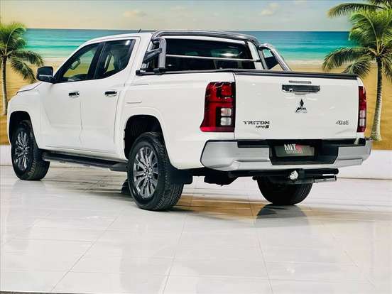MITSUBISHI-TRITON-2025