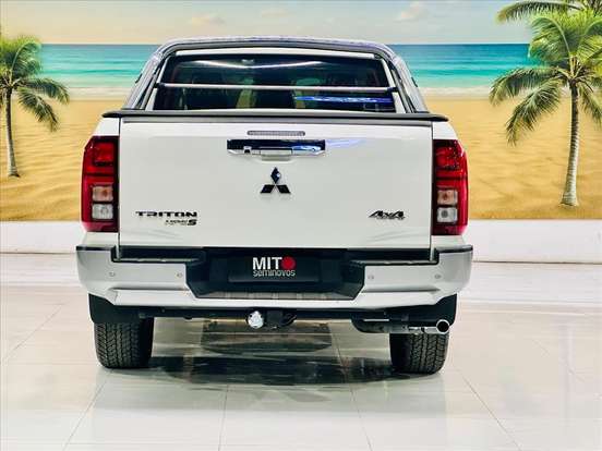 MITSUBISHI-TRITON-2025