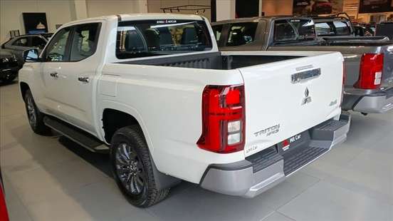 MITSUBISHI-TRITON-2026