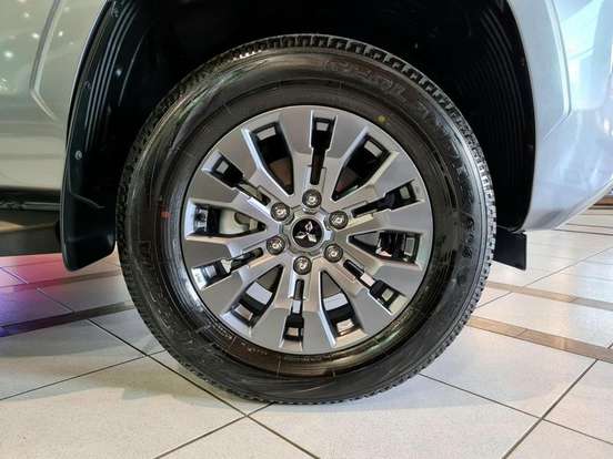MITSUBISHI-TRITON-2.4 BITURBO DIESEL CD HPE-S 4X4 AUTOMÁTICO MITSUBISHI-TRITON-2025