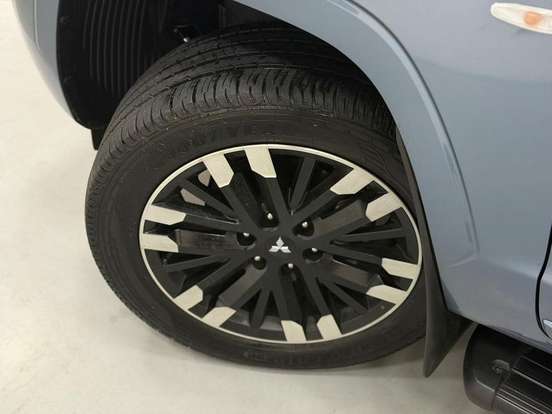 MITSUBISHI-TRITON-2.4 BITURBO DIESEL CD TARMAC 4X2 AUTOMÁTICO MITSUBISHI-TRITON-2025