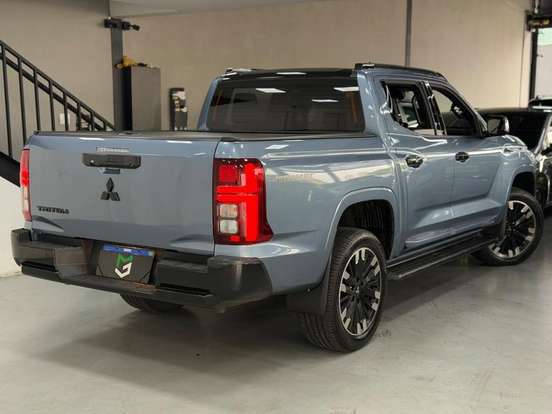 MITSUBISHI-TRITON-2.4 BITURBO DIESEL CD TARMAC 4X2 AUTOMÁTICO MITSUBISHI-TRITON-2025