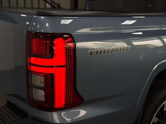 MITSUBISHI-TRITON-2.4 BITURBO DIESEL CD TARMAC 4X2 AUTOMÁTICO MITSUBISHI-TRITON-2025