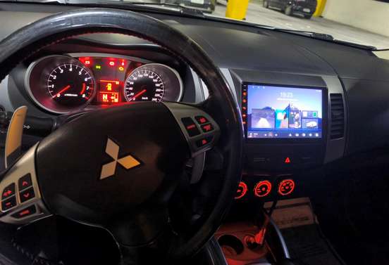 MITSUBISHI-OUTLANDER-2013