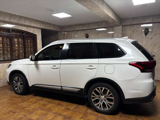 MITSUBISHI-OUTLANDER-2.0 16V GASOLINA 4P AUTOMÁTICO MITSUBISHI-OUTLANDER-2018
