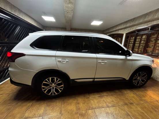 MITSUBISHI-OUTLANDER-2018