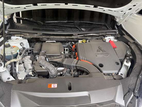 MITSUBISHI-OUTLANDER-2025