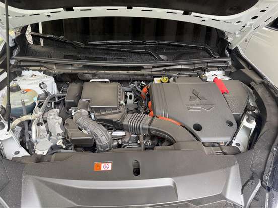 MITSUBISHI-OUTLANDER-2.4 PHEV SIGNATURE S-AWC DHT MITSUBISHI-OUTLANDER-2025