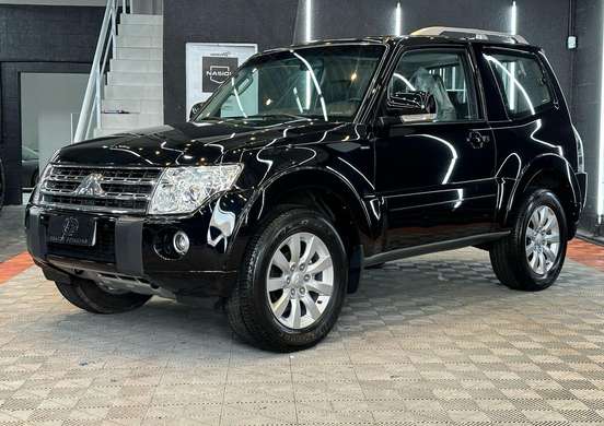 MITSUBISHI-PAJERO-2010