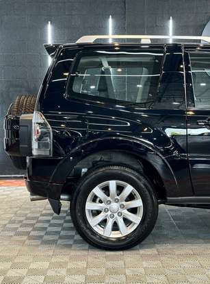 MITSUBISHI-PAJERO-2010