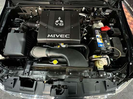 MITSUBISHI-PAJERO-2.5 HD 4X4 8V TURBO INTERCOOLER DIESEL 4P MANUAL MITSUBISHI-PAJERO-2010