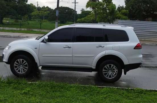MITSUBISHI-PAJERO-2017