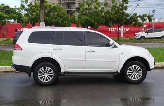 MITSUBISHI-PAJERO-2017