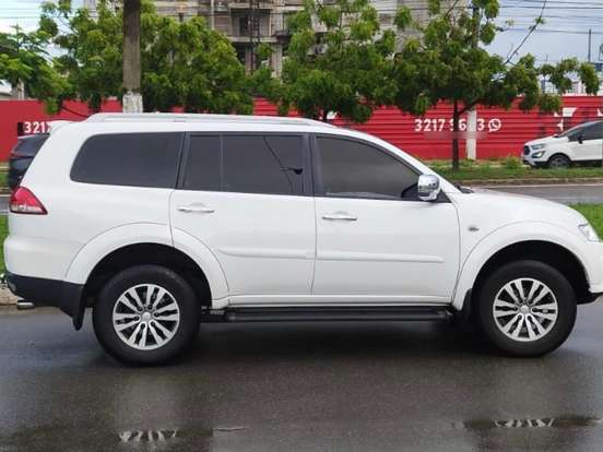 MITSUBISHI-PAJERO-3.2 HPE 4X4 7 LUGARES 16V TURBO INTERCOOLER DIESEL 4P AUTOMÁTICO MITSUBISHI-PAJERO-2017
