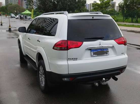 MITSUBISHI-PAJERO-2017