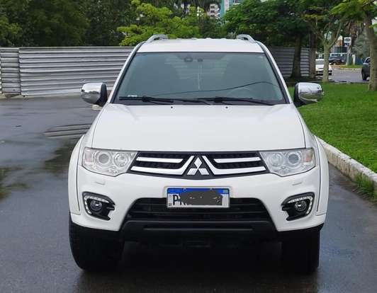 MITSUBISHI-PAJERO-2017