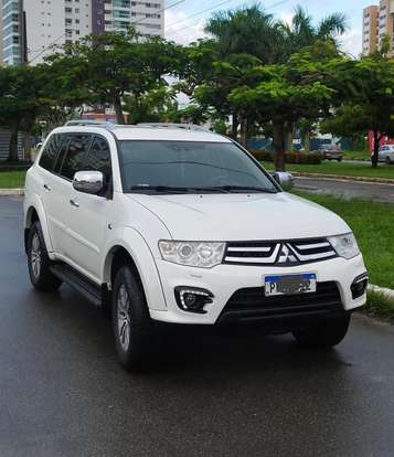 MITSUBISHI-PAJERO-2017