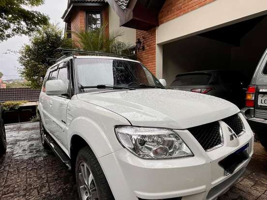 MITSUBISHI-PAJERO TR4-2.0 4X4 16V 140CV FLEX 4P AUTOMÁTICO MITSUBISHI-PAJERO TR4-2013