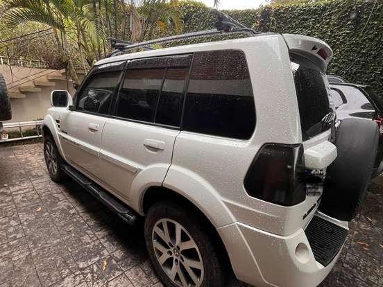 MITSUBISHI-PAJERO TR4-2.0 4X4 16V 140CV FLEX 4P AUTOMÁTICO MITSUBISHI-PAJERO TR4-2013