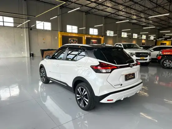 NISSAN-KICKS-2023