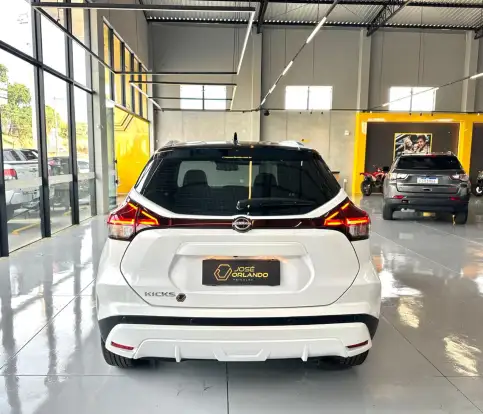 NISSAN-KICKS-2023