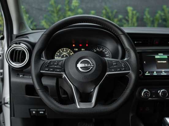 NISSAN-KICKS-2023