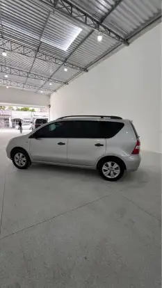 NISSAN-LIVINA-2011