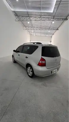 NISSAN-LIVINA-2011