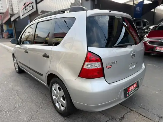 NISSAN-LIVINA-2010
