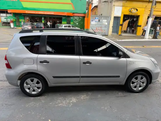 NISSAN-LIVINA-2010