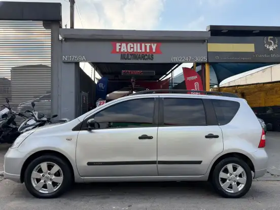 NISSAN-LIVINA-2010