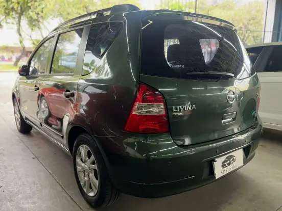 NISSAN-LIVINA-1.8 S 16V FLEX 4P AUTOMÁTICO NISSAN-LIVINA-2013