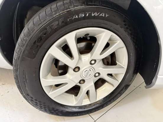 NISSAN-LIVINA-2013