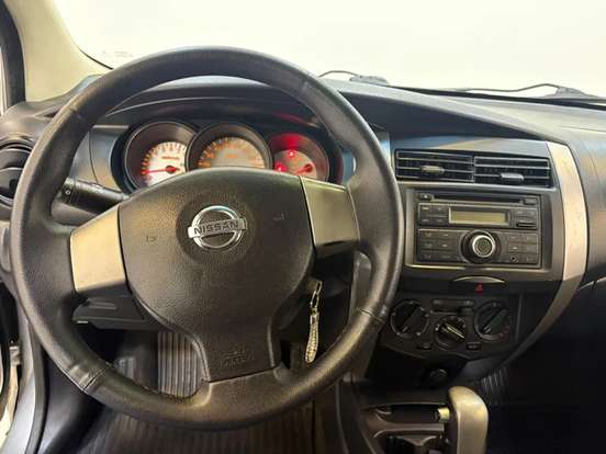 NISSAN-LIVINA-1.8 S 16V FLEX 4P AUTOMÁTICO NISSAN-LIVINA-2013