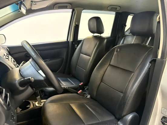 NISSAN-LIVINA-2013