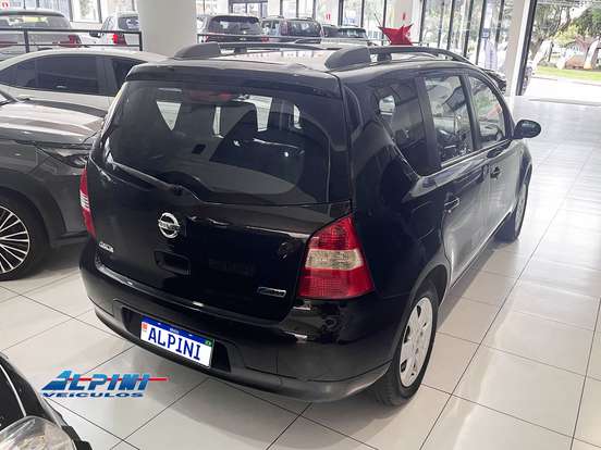 NISSAN-LIVINA-2011