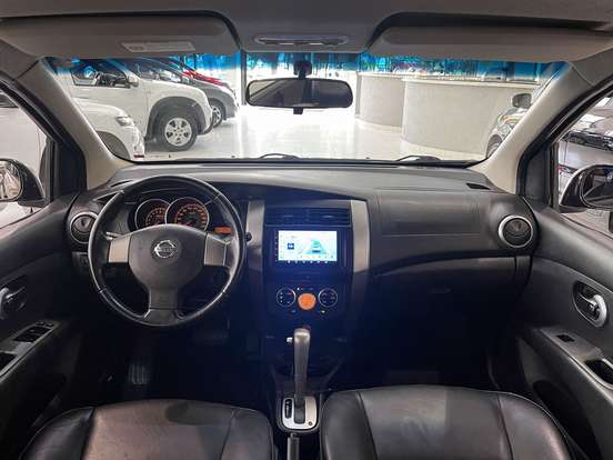 NISSAN-LIVINA-1.8 SL 16V FLEX 4P AUTOMÁTICO NISSAN-LIVINA-2011