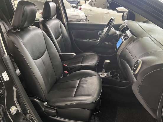 NISSAN-LIVINA-2011