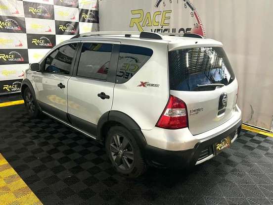 NISSAN-LIVINA-2012