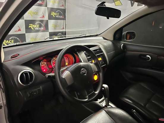 NISSAN-LIVINA-2012