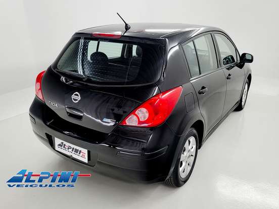 NISSAN-TIIDA-2010