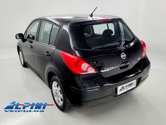 NISSAN-TIIDA-2010